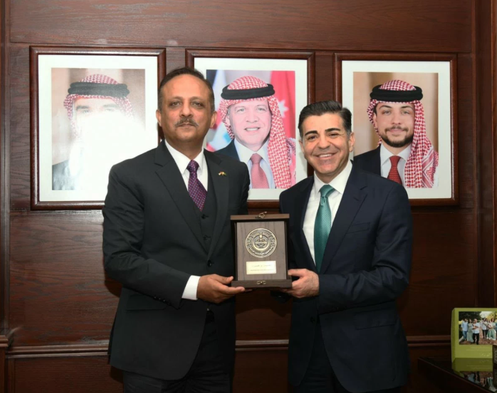 السفير الباكستاني يشيد بالمكانة الأكاديمية لجامعة العلوم والتكنولوجيا الأردنية ويؤكد أهمية تعزيز التعاون الأكاديمي