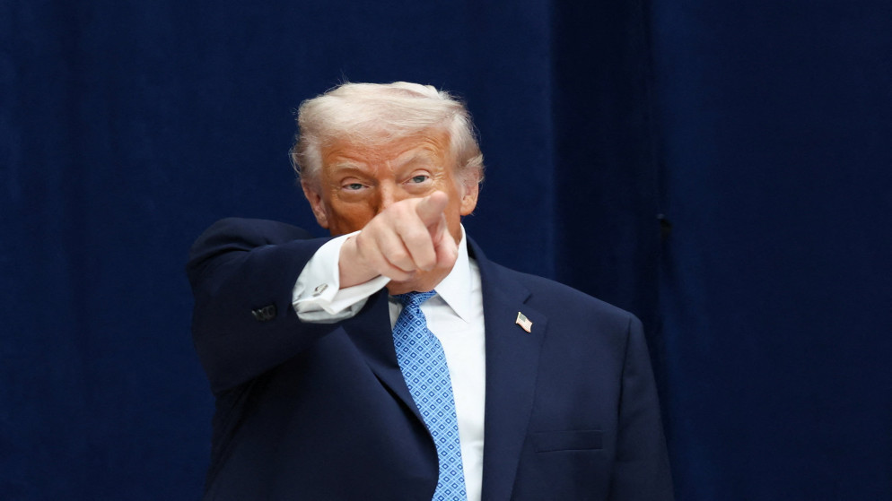 ترامب يهدد كندا برسوم جمركية بنسبة 100% إذا وقعت اتفاقا تجاريا مع الصين