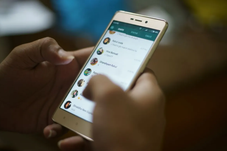 تجربة أكثر حيوية ..  واتساب تُتيح تلوين المحادثات في نسخة الويب