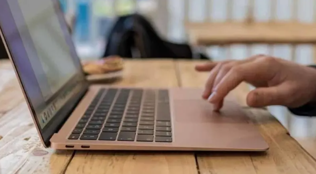 لماذا اختفى منفذ Ethernet من معظم أجهزة اللابتوب الحديثة؟
