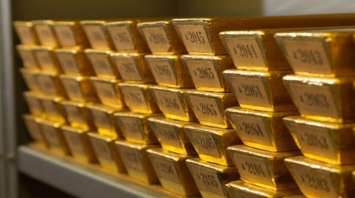 الذهب يتراجع مع ترقب المستثمرين قرار الفائدة الأميركية الأسبوع المقبل