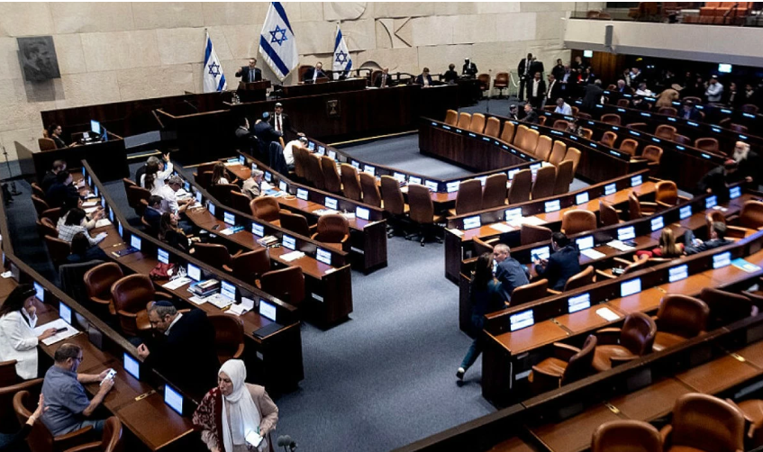 الكنيست يفشل بإقرار قانون يحظر زيارات الصليب الأحمر للأسرى الفلسطينيين