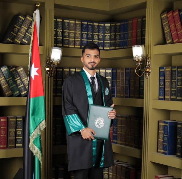 عمر صيدم يحصل على شهادة الهندسة الميكانيكية