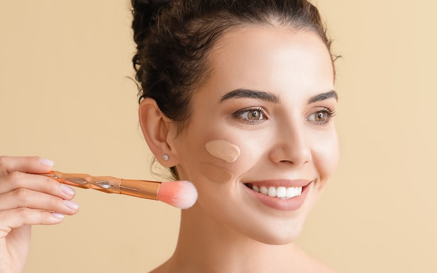 حيل ذكية لاختيار كريم الأساس المناسب في الصيف