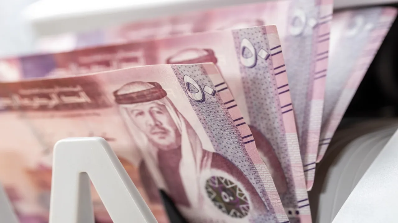 زيادة رواتب المتقاعدين والعاملين المدنيين والعسكريين 30 دينارًا