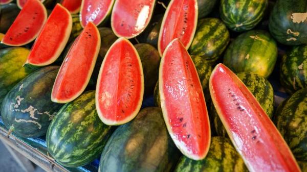 أسعار الخضار والفواكه في السوق المركزي السبت