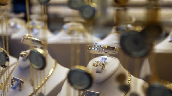 انخفاض أسعار الذهب محليًا  ..  وغرام 21 عند 101.8 دينارا