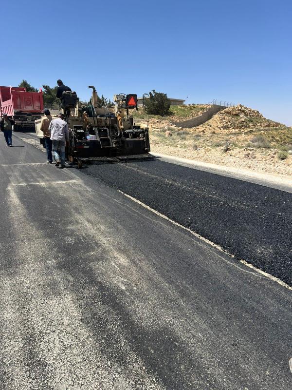 الأشغال تنهي صيانة طرق في البترا