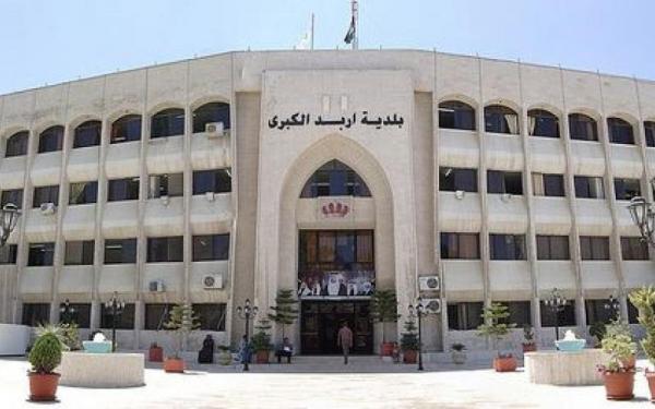 خلاف على نقل عمود يدخل موظف ببلدية إربد إلى المستشفى