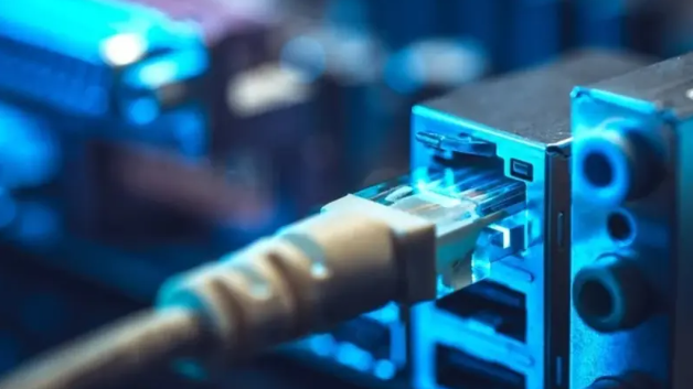 5 أجهزة يُنصح دائمًا بتوصيلها عبر كابل Ethernet