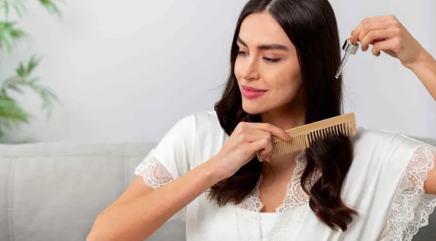 لماذا يحتاج الشعر إلى سيروم مضاد للرطوبة صيفاً؟