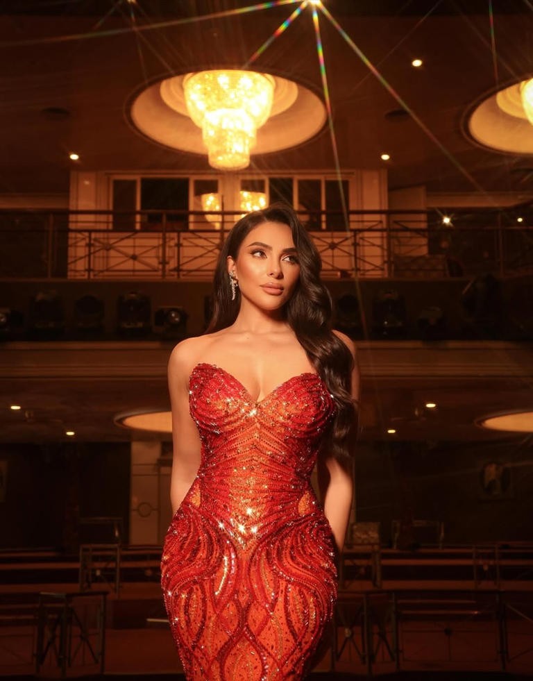 منافسة جمالية بين ساشا دحدوح وماغي بوغصن بالفساتين النارية