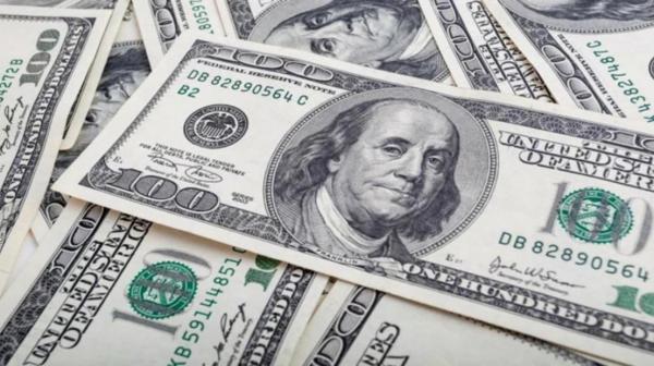 الدولار ينخفض إلى أدنى مستوياته في أسبوع