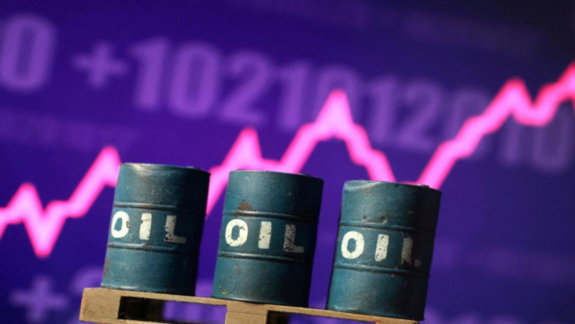 النفط يتخطى الـ100 دولار