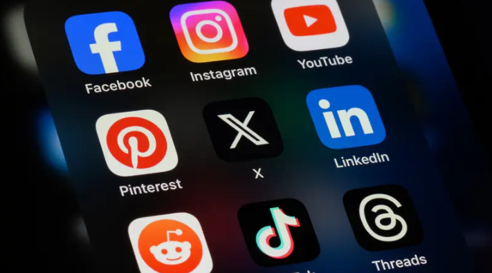 كيف تمنحك منصات التواصل السيطرة على ما تراه؟ 