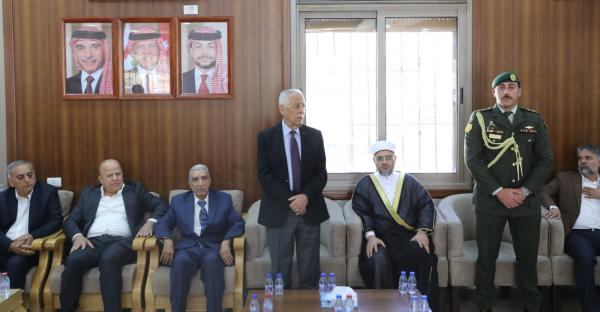 مندوبا عن الملك وولي العهد  ..  العيسوي يعزي عشيرة الخشاشنة