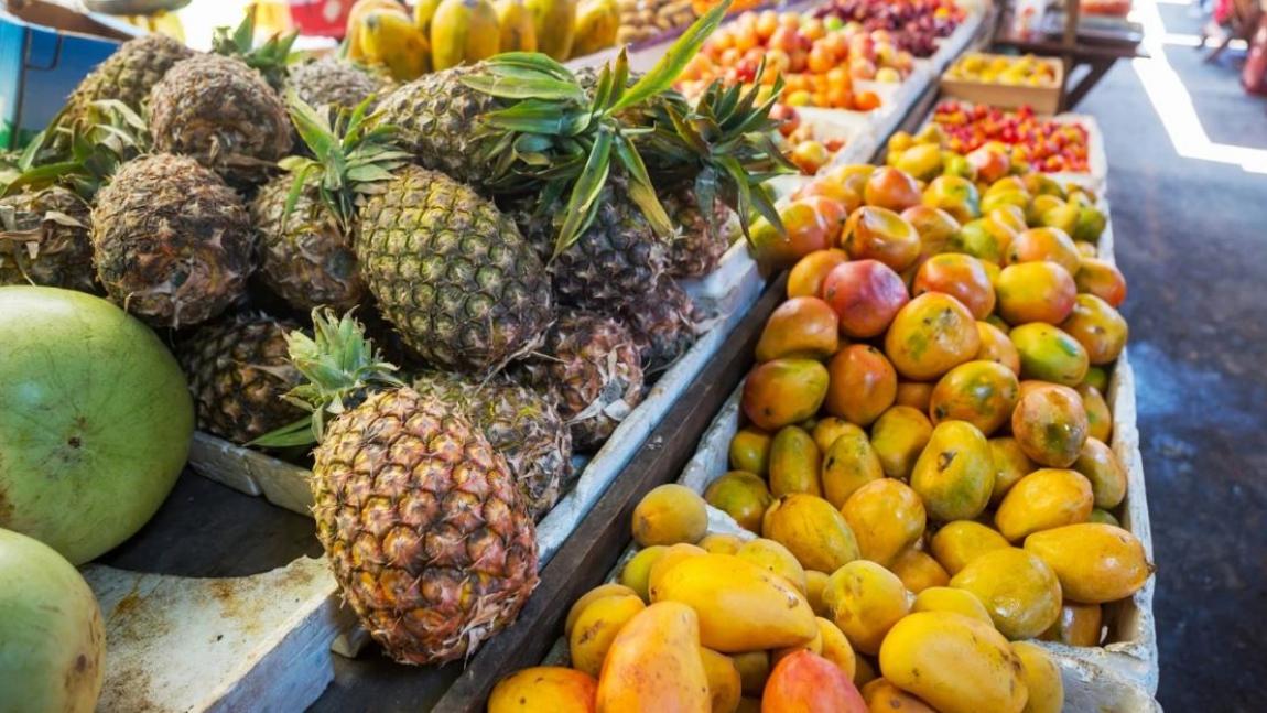 أسعار الخضار والفواكه في السوق المركزي الاربعاء