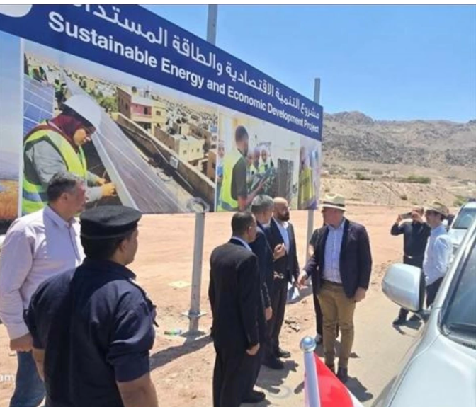 السفير الكندي يتفقد مشروع محطة الشحن الكهربائية في غور الصافي