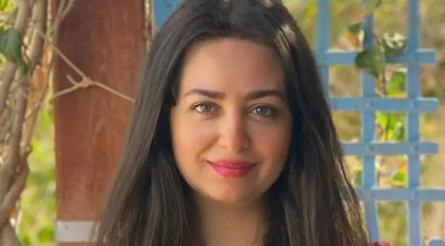 بعد محنتها مع السرطان ..  هبة مجدي تظهر رفقة الطاقم الطبي: "محظوظة بهم"