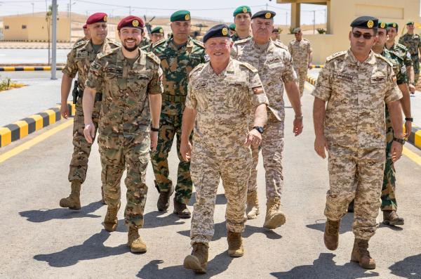 الملك يفتتح مباني جديدة لقيادة لواء الملك الحسين بن طلال المدرع الملكي/40