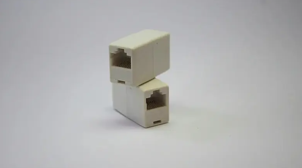 ما هو موصل كابلات Ethernet؟ وكيف تستخدمه لإطالة كابل الإنترنت؟