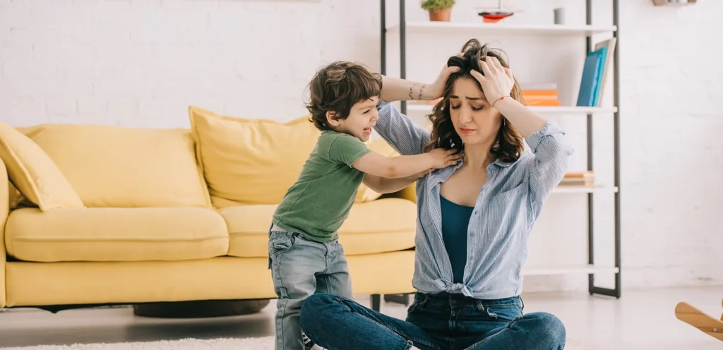 لماذا لا أحب اللعب مع طفلي؟ شعور طبيعي تعيشه كثير من الأمهات