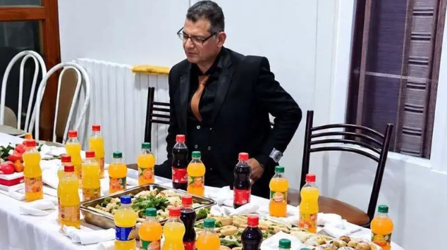 بعد ساعات من الاحتفال بزواجه وحيداً ..  آلاف الجزائريين يشاركون يتيماً حفل زفافه