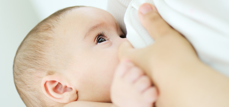 هل تؤجر الأم على الرضاعة؟