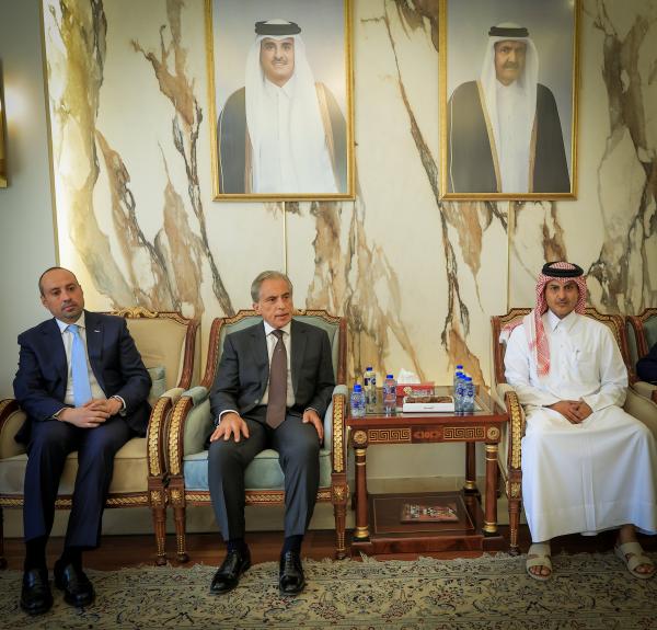حسان يزور السفارة القطرية معزيا بوفاة الأمير الشيخ حمد بن خليفة آل ثاني