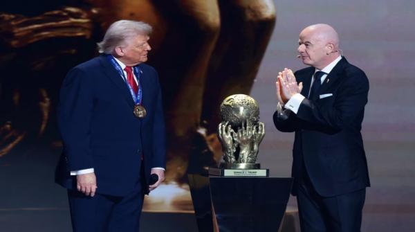 نيويورك بوست: إنفانتينو يطلب دعم ترامب للبقاء على رأس "فيفا"