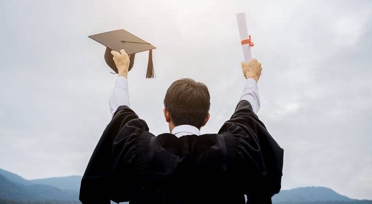 سالم علي ..  مبارك التخرج