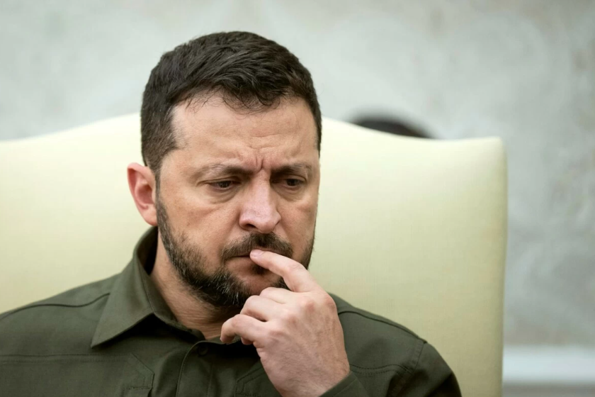 الرئيس الأوكراني يقيل قائد الجيش سيرسكي