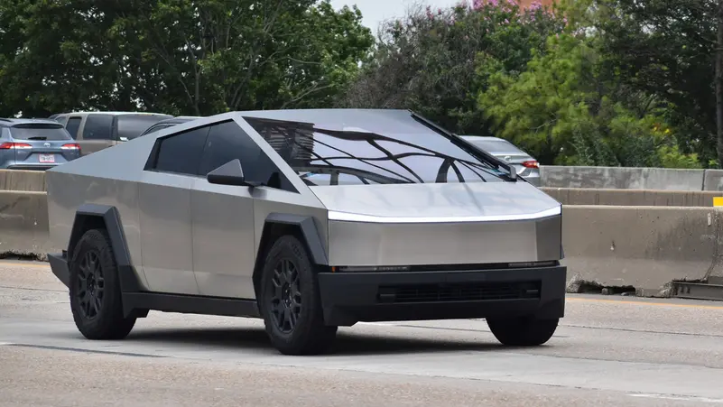 "تسلا" تواجه دعاوى قضائية متزايدة بسبب الأبواب الكهربائية في سياراتها