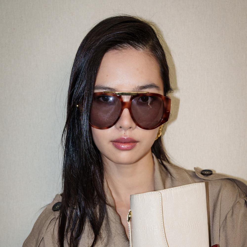 النظارات الكبيرة تتصدر موضة 2026